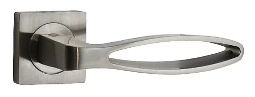 Rozetă ovală Rozetă pătrată Suprafață din crom satinat Numai mâner pe rozeta superioară