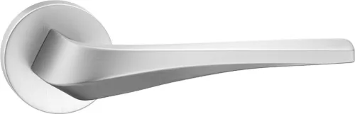 FLOW ajtókilincs kerek R alakú szálcsiszolt króm - CORONA PREMIUM Csak kilincs felső rozettán