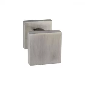   TLAČIDLO Asymetrická saténová chrómová štvorcová rozeta