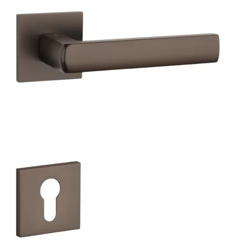 APRILE HOSTA Négyzetrozettás Q SLIM 7MM BR - Barna PZ