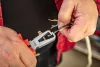 Clește de dezizolat cabluri Neo Tools izolat, 160 mm